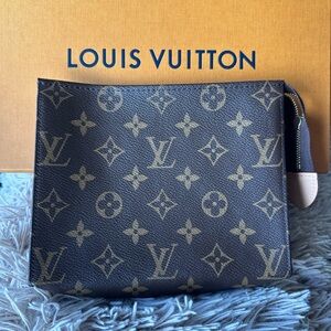 Authentic Louis Vuitton Toiletry 19 pouch (old style)